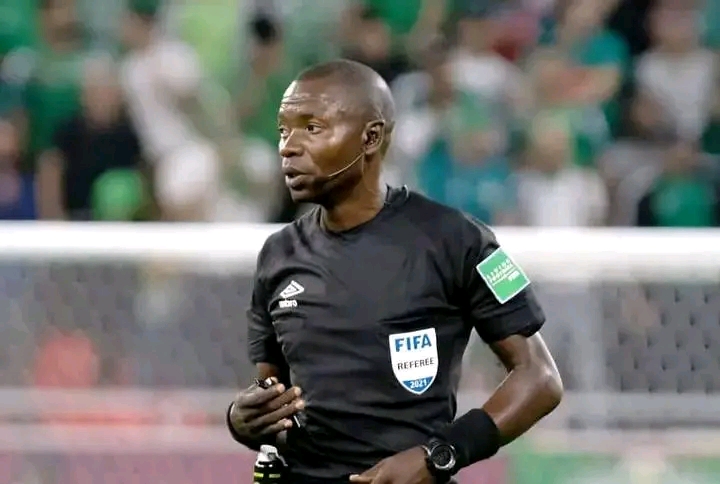Lire la suite à propos de l’article FIFA: l’arbitre congolais Jean-Jacques Ndala présélectionné pour la Coupe du Monde 2026