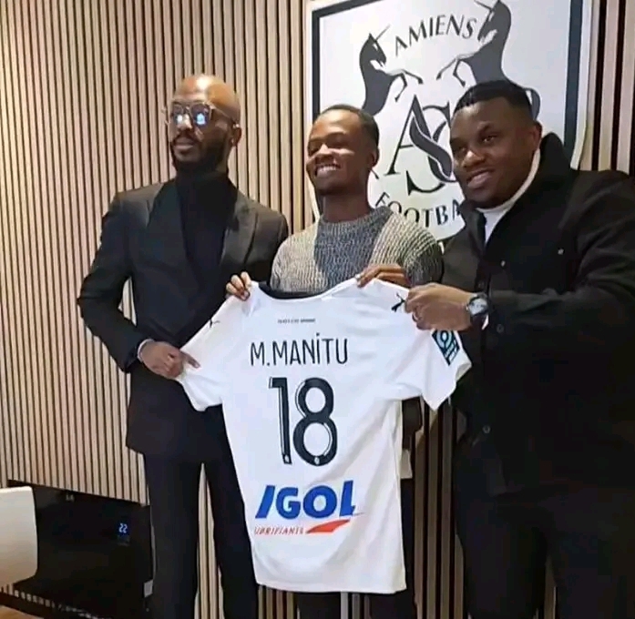 Lire la suite à propos de l’article Foot : Un prodige kinois quitte la jeunesse sportive de Tshangu et signe pour Amiens en ligue 2 française 