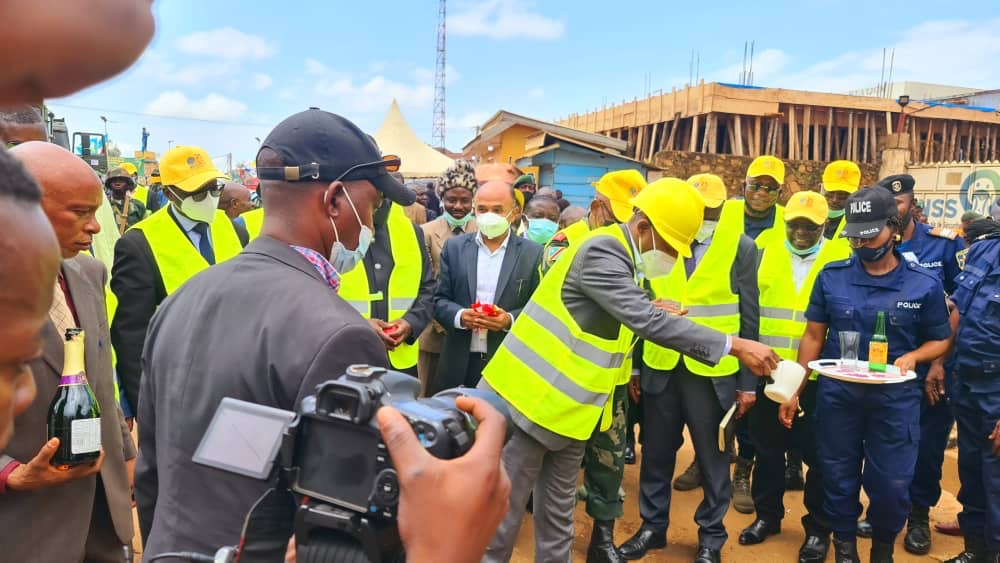 Lire la suite à propos de l’article Nord-Kivu: Lancement des travaux d’asphaltage de 12 kilomètres de la voirie en ville de BENI