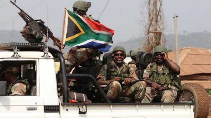 Lire la suite à propos de l’article RDC : Le gouvernement compatit à la mort des 2 soldats sud-africains