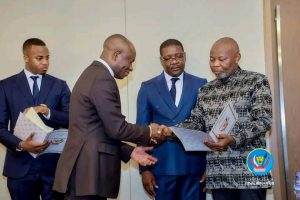 Lire la suite à propos de l’article RDC : le parti et regroupement de Vital Kamerhe reçu par l’informateur  