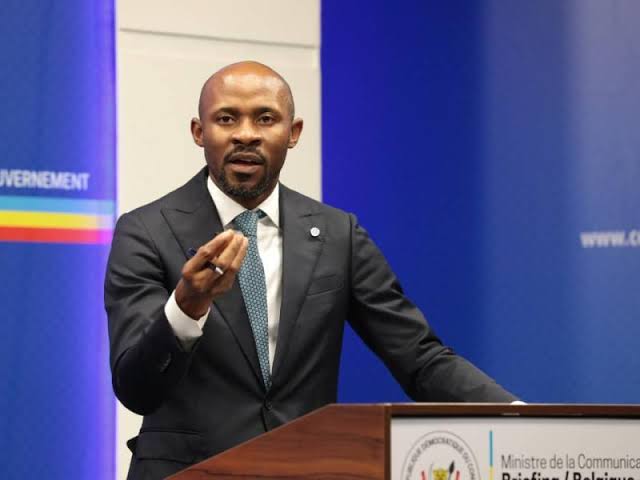 You are currently viewing Guerre à l’Est: malgré l’attaque du M23, pour le moment, la RDC ne peut pas déclarer la guerre au Rwanda (Patrick Muyaya)