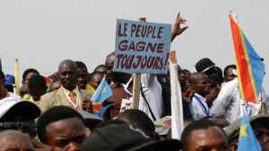 Lire la suite à propos de l’article Agression rwandaise : un groupe des jeunes en sit-in devant le palais du peuple