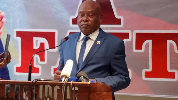 Lire la suite à propos de l’article Guerre à l’Est : Steve Mbikayi salue l’attitude de fermeté de Tshisekedi face à Kagame à Addis-Abeba