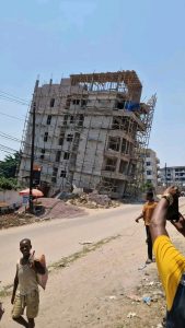 Lire la suite à propos de l’article Affaissement d’un immeuble dans la commune de Gombe: interdiction d’accès jusqu’à nouvel ordre ( ministère de l’urbanisme et habitat)