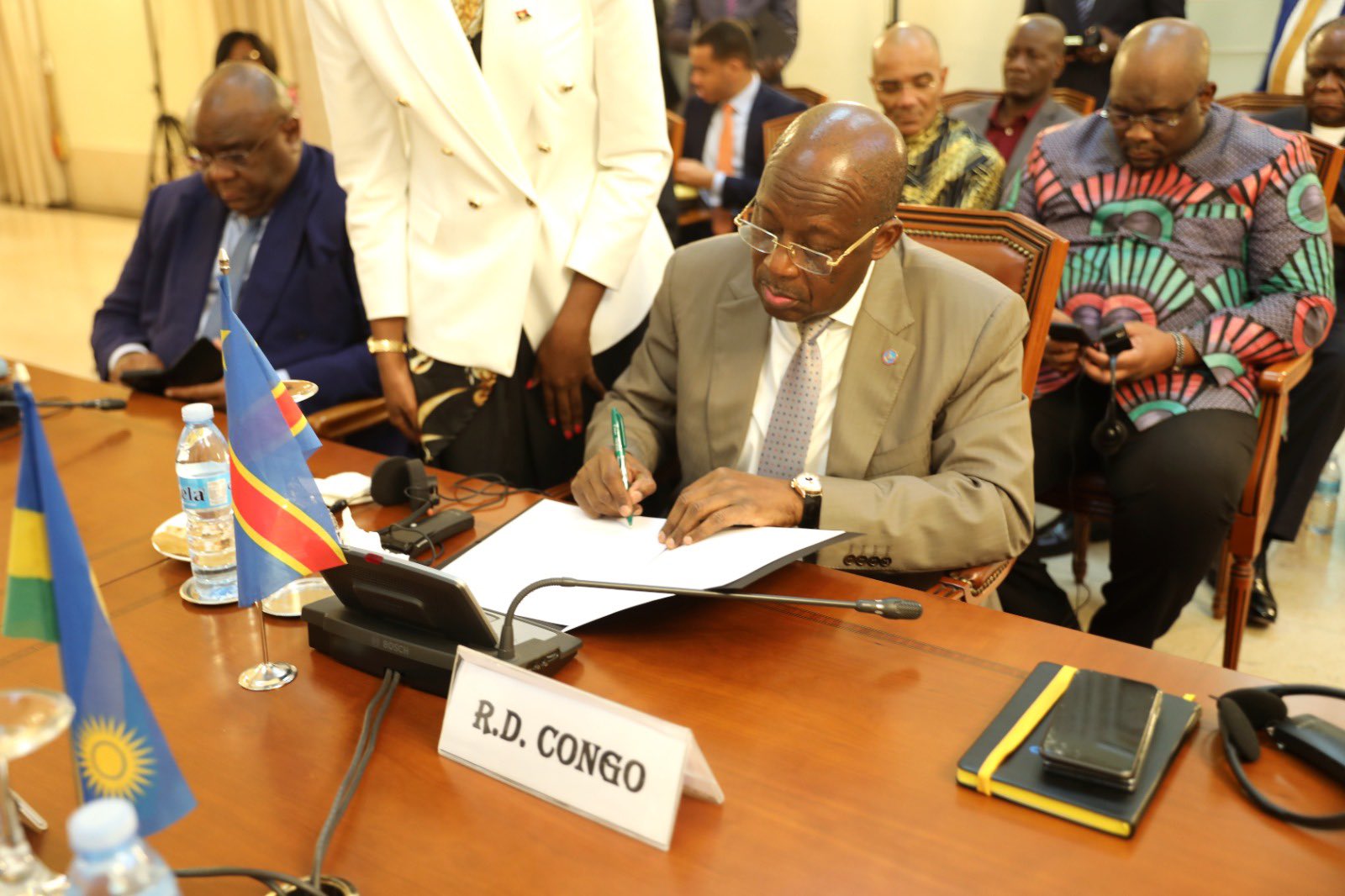 Lire la suite à propos de l’article Diplomatie : Sous la médiation de l’Angola, la RDC dialogue avec le Rwanda sur la situation sécuritaire à l’Est  