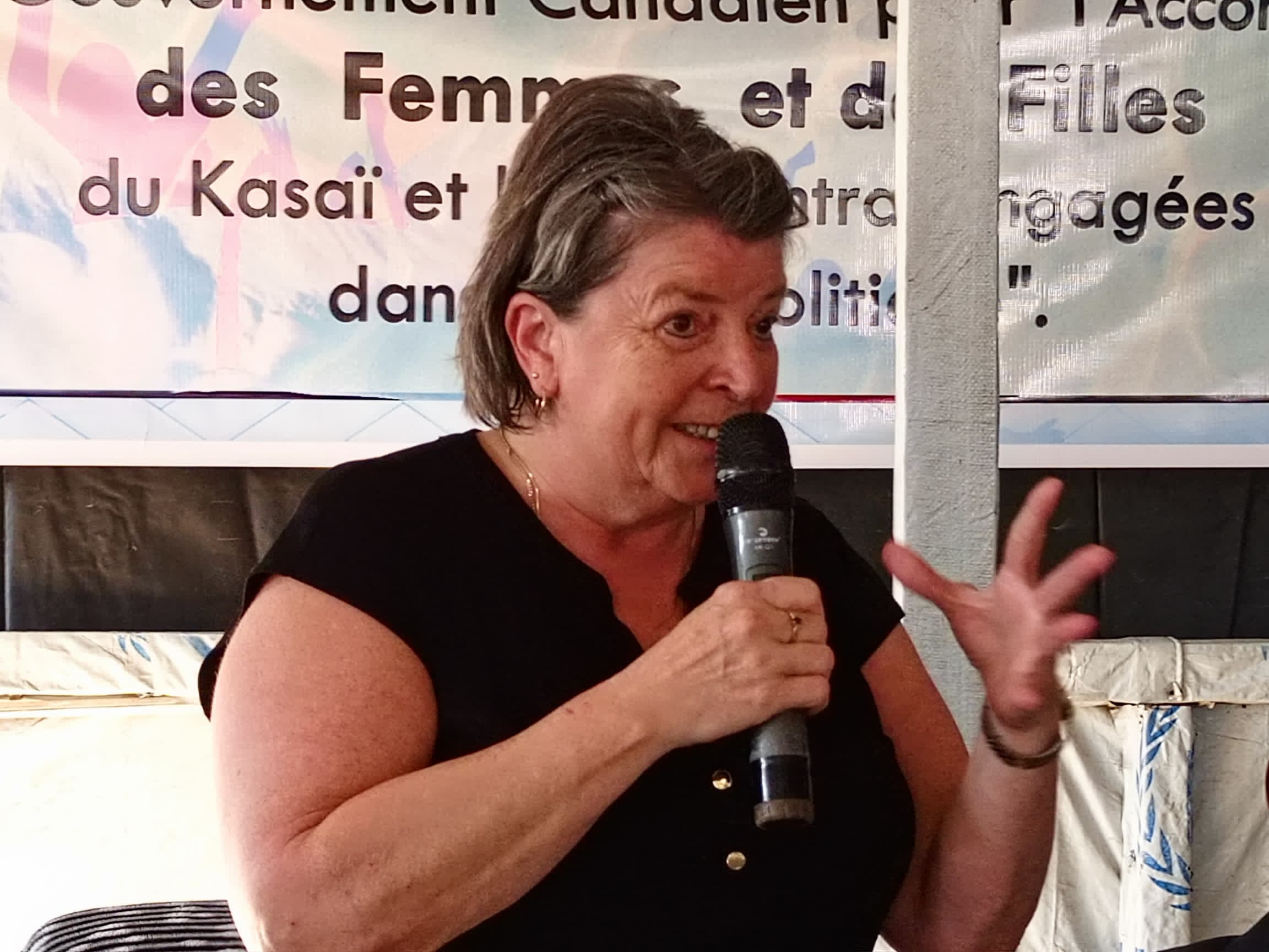 Lire la suite à propos de l’article Kasaï-central : l’Ambassade du Canada felicite l’ONG FMMDI pour l’accompagnement des femmes lors des élections de décembre 