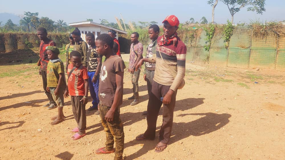 You are currently viewing Mambasa : reddition d’au moins 22 éléments maïmaï dont 6 enfants mineurs au sud de Biakato