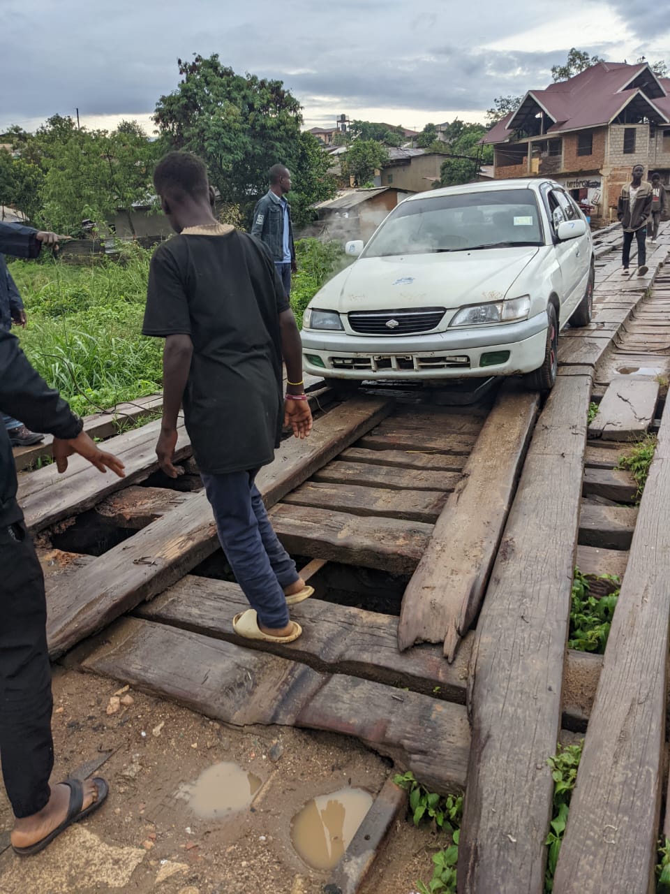 Lire la suite à propos de l’article Bunia : Les habitants du quartier Sukisa alertent sur le délabrement du pont Matete