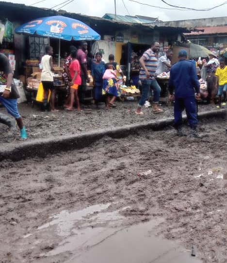 Lire la suite à propos de l’article Kinshasa: le marché Pascal dans la commune de kimbanseke insalubre, l’autorité municipale appelée à agir pour protéger la population