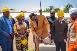 Lire la suite à propos de l’article EPST : Tony Mwaba lance la construction des 10 écoles et deux salles polyvalentes à Nsele