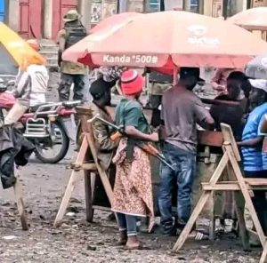Lire la suite à propos de l’article Braquage à Goma : circulation libre d’armes à feu, source d’insécurité dans une ville sous état de siège