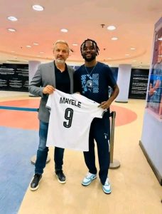 Lire la suite à propos de l’article Pyramids Vs National Bank : Fiston Mayele reçoit la visite de Sébastien Desabre