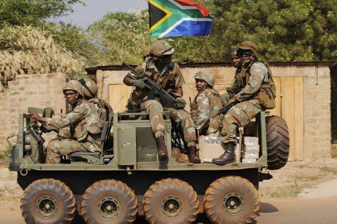 Lire la suite à propos de l’article RDC-sécurité: l’armée sud-africaine rejette toute accusation faisant état de la reddition de 2 des ses soldats au M23