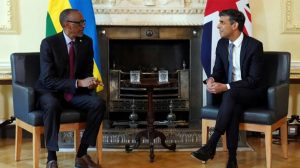 Lire la suite à propos de l’article Accord Royaume Uni – Rwanda : le parlement britannique approuve la loi sur l’expulsion vers Kigali des demandeurs d’asile clandestins