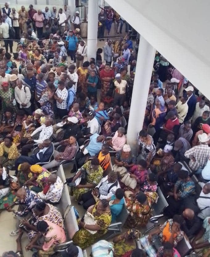 You are currently viewing Kananga : les enseignants et autres fonctionnaires de l’État dans une misère en attente de leurs nouvelles cartes bancaires