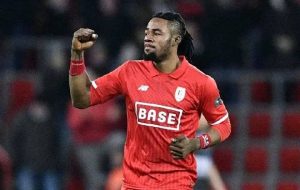 Lire la suite à propos de l’article Football : Christian Luyindama vers un retour au Standard de Liège ?
