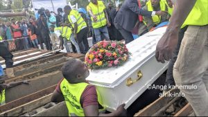 Lire la suite à propos de l’article Guerre du M23 : Tout savoir sur l’Enterrement des victimes du bombardement à Goma