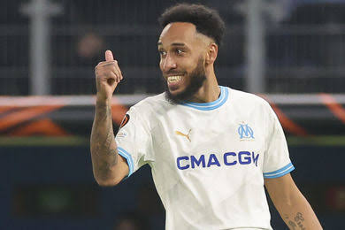 You are currently viewing Ligue 1 : Aubameyang remporte le prix Marc Vivien Foé devant Chancel Mbemba 
