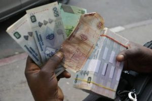 Lire la suite à propos de l’article RDC : Légère appréciation du franc congolais de 0,33% sur le marché officiel, 1 dollars USD se negocie à 2.783,18 CDF (BCC)
