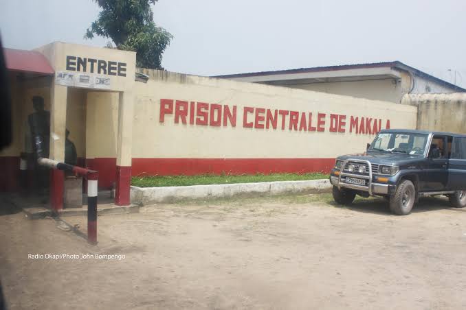 Lire la suite à propos de l’article Désengorgement des prisons : plus de 1700 détenus civils et militaires libérés de la prison de Makala et Ndolo (Rapport)