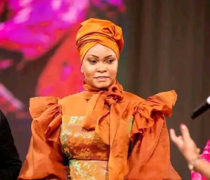 Lire la suite à propos de l’article Décès de Blanche Tunasi : Mike Kalambay suspend les préparatifs de son concert du Stade des Martyrs