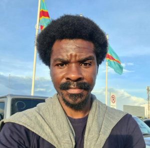 Lire la suite à propos de l’article Lubumbashi : Michel Mwika dénonce l’arrestation arbitraire des jeunes avec les cheveux « Afro »