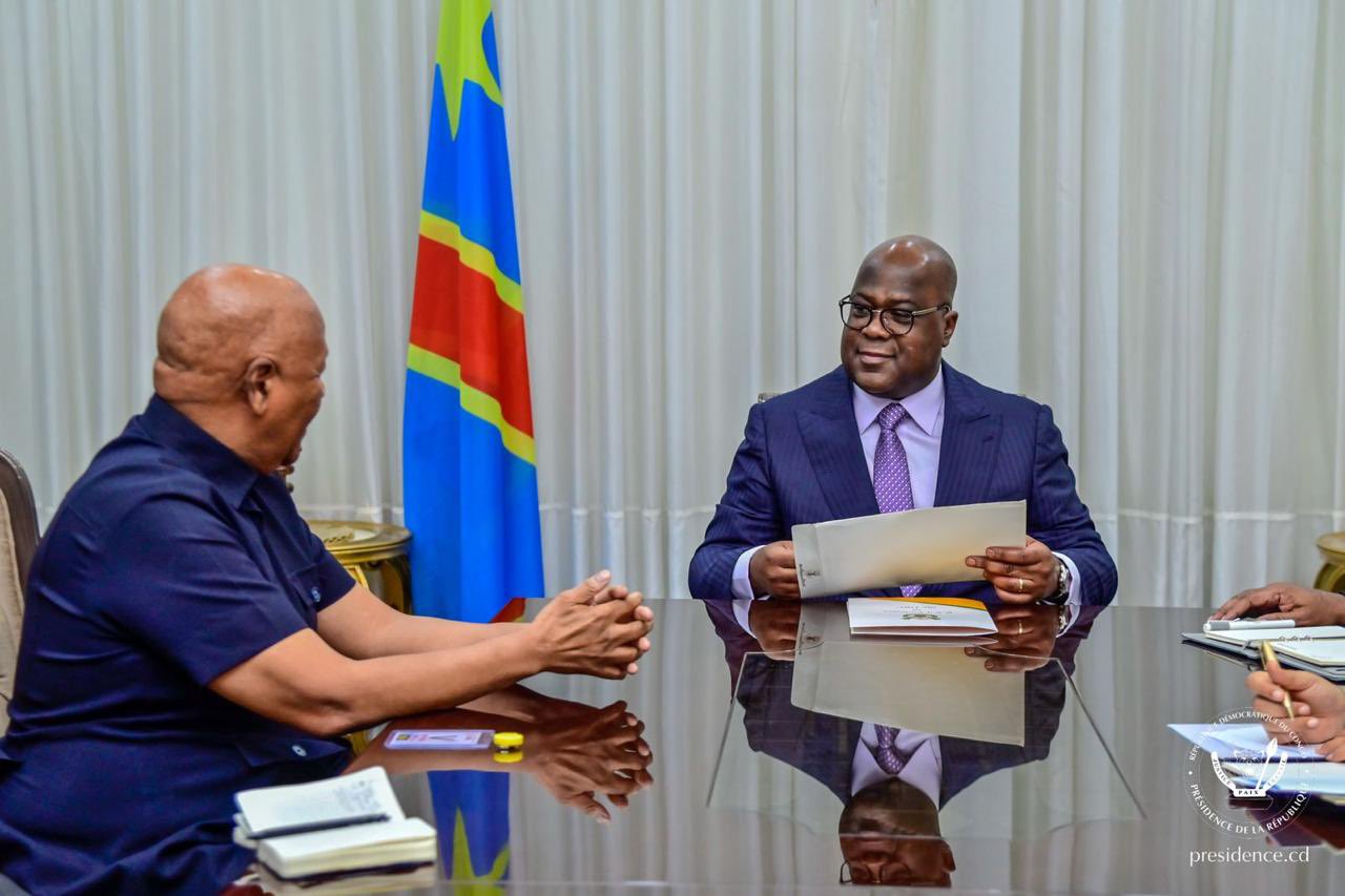 Lire la suite à propos de l’article Diplomatie : Félix Tshisekedi invité à la cérémonie d’investiture du président sud-africain Cyril Ramaphosa