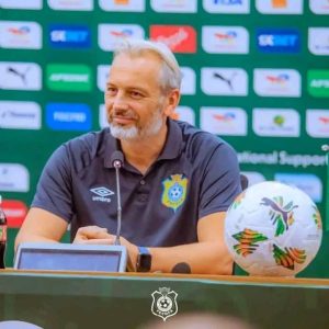 Lire la suite à propos de l’article Football : Sébastien Desabre impayé depuis 6 mois, ses arriérés sont estimés à 300.000$