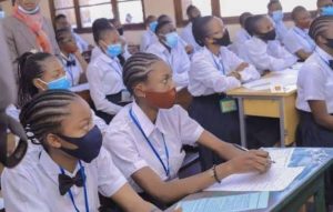 Lire la suite à propos de l’article Exetat 2024 : Près d’un million de finalistes prêts pour l’examen d’État en RDC