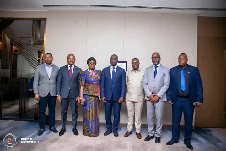 Lire la suite à propos de l’article RDC : la relance de la MIBA au centre des échanges entre Jean Lucien Bussa et le caucus des élus nationaux du Kasaï-Oriental 