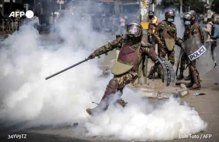 Lire la suite à propos de l’article Manifestations au Kenya : le parlement en feu, le président Ruto sur la sellette