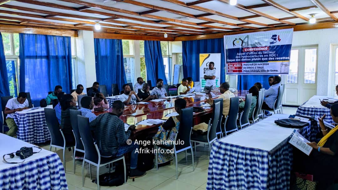 Lire la suite à propos de l’article RDC/Hydrocarbures : les risques des dettes plutôt que des recettes du Congo, un rapport présenté par La CNPAV à la presse 