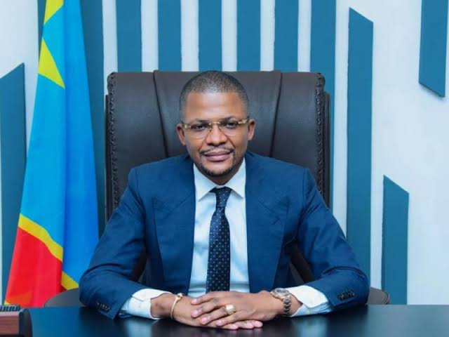 Lire la suite à propos de l’article Réhabilitation du stade des Martyrs: Faux, le ministre des sports n’a pas demandé 540 millions USD au gouvernement