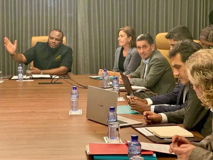 Lire la suite à propos de l’article Kinshasa : Daniel Bumba instruit la société Akbarak pour la réussite de l’opération « coup de poing »