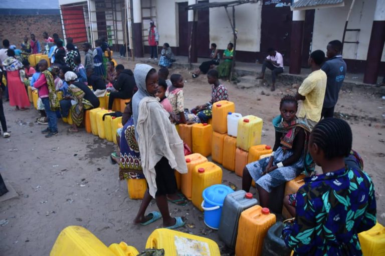 You are currently viewing Kasaï-Central : Pénurie d’eau potable à Kananga, la population exposée à plusieurs risques 