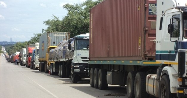 Lire la suite à propos de l’article Diplomatie : Création d’une commission mixte facilitant le transit commercial entre la RDC et l’Ouganda