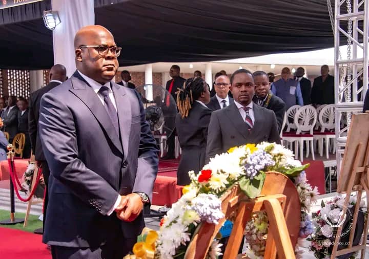 You are currently viewing RDC : Félix Tshisekedi rend les derniers hommages à un notable du Grand Équateur 