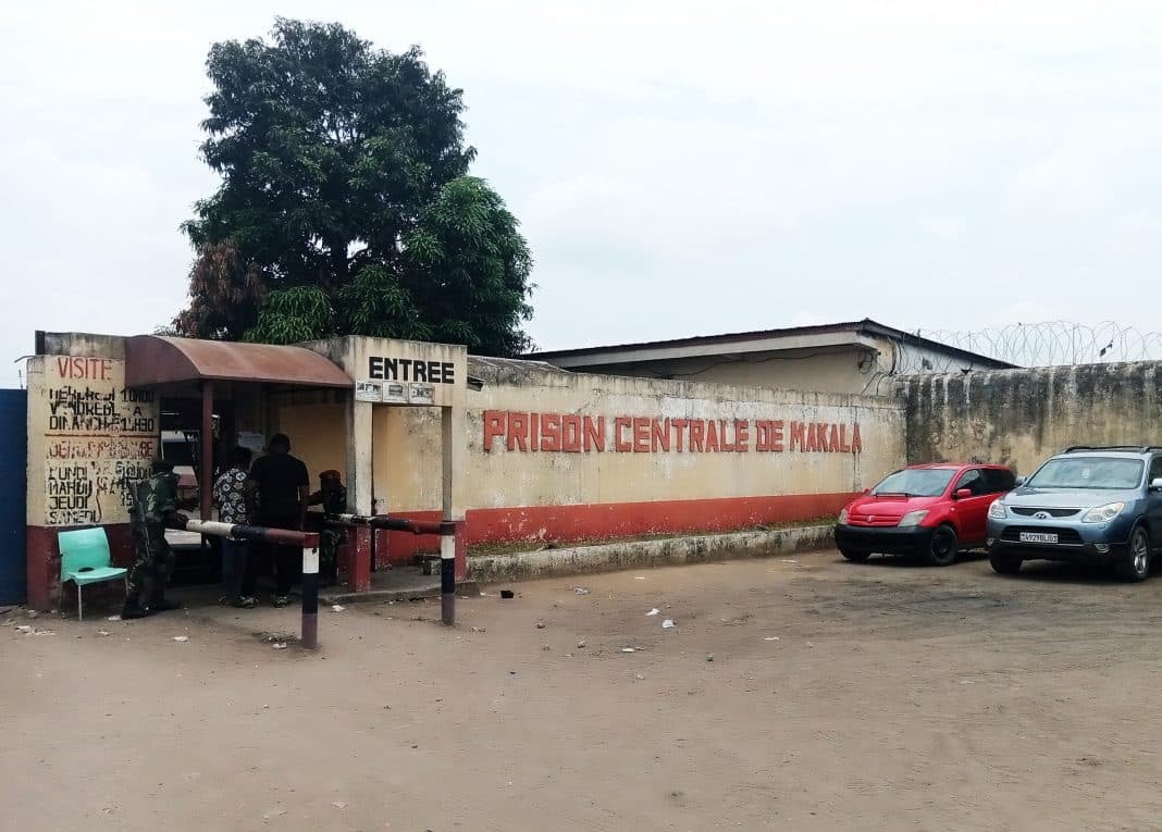 Lire la suite à propos de l’article Kinshasa/Prison de Makala : Des Téléphones et argents confisqués après la diffusion des images des détenus  