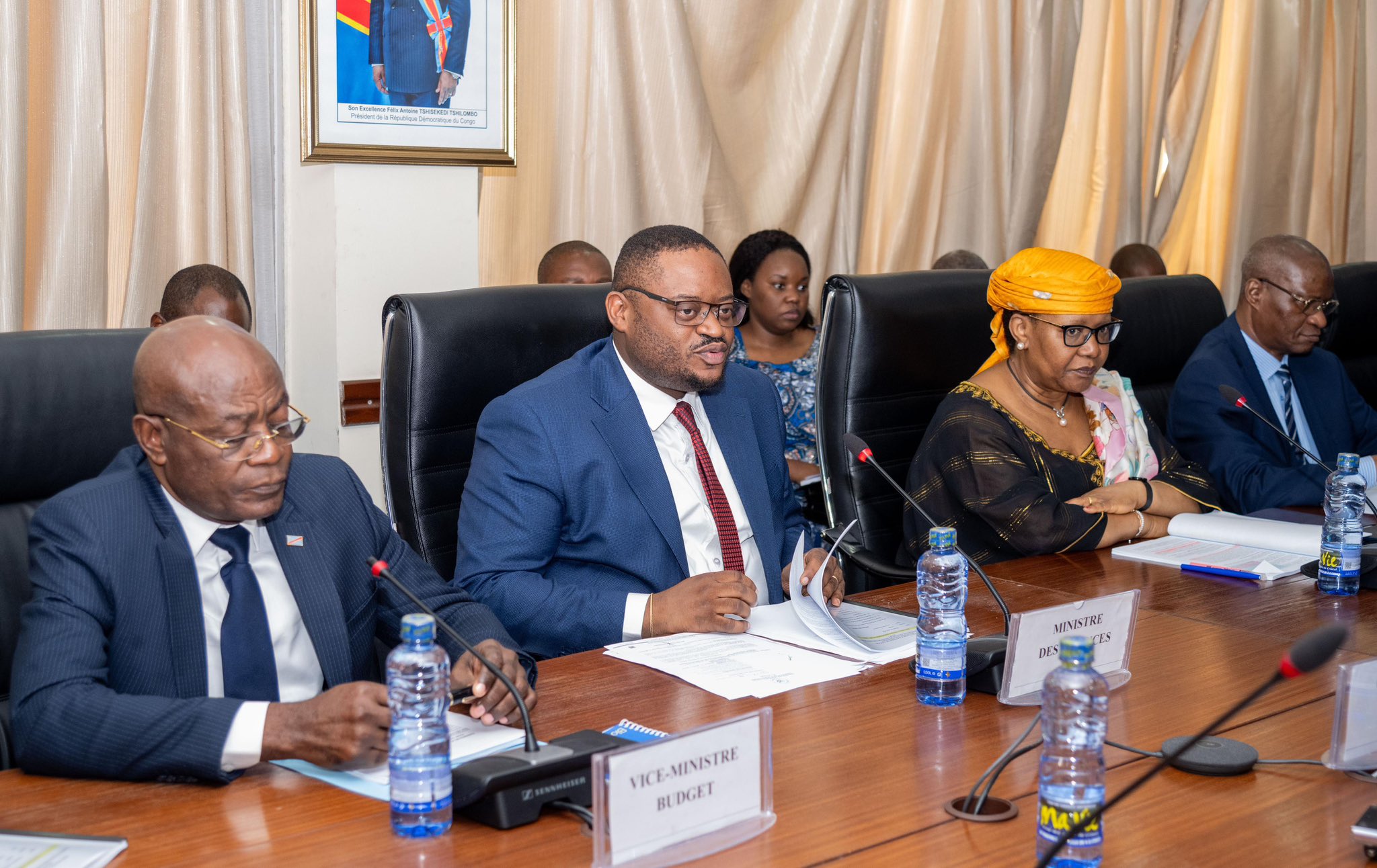 Lire la suite à propos de l’article Troïka politique : Doudou Fwamba s’engage pour la stabilité économique de la RDC
