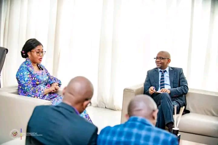 You are currently viewing RDC: la numérisation et la vulgarisation du code foncier au coeur des échanges entre Acacia Bandubola  et Adama Moussa