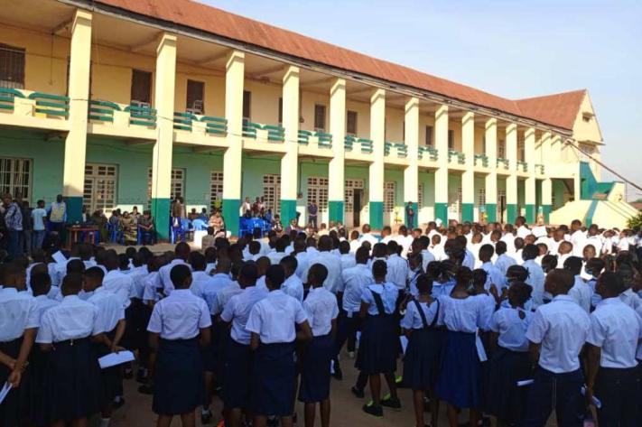 Lire la suite à propos de l’article RDC : les frais scolaires doivent être perçus obligatoirement en franc congolais dans les établissements privés(document)