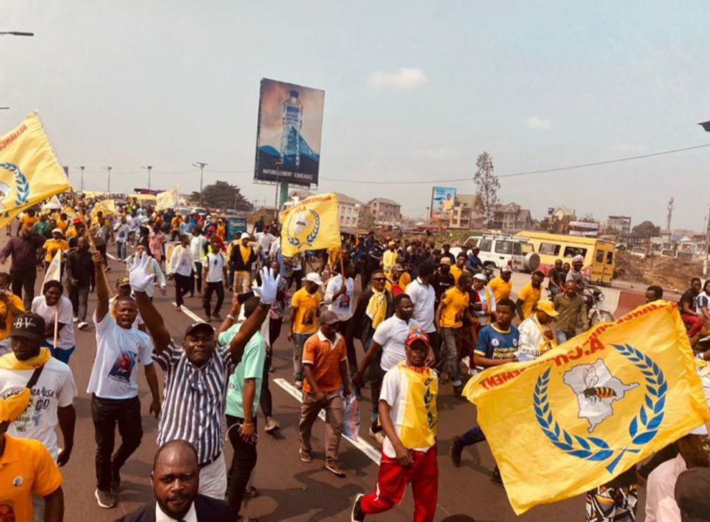 Lire la suite à propos de l’article Kinshasa : la marche du parti de Kabund dispersée à coup de gaz lacrymogènes par la police, quelques militants interpellés