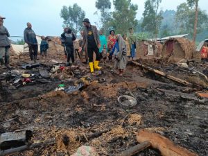 Lire la suite à propos de l’article Sud-kivu : Un incendie dévastateur ravage le site des déplacés de Bugeri