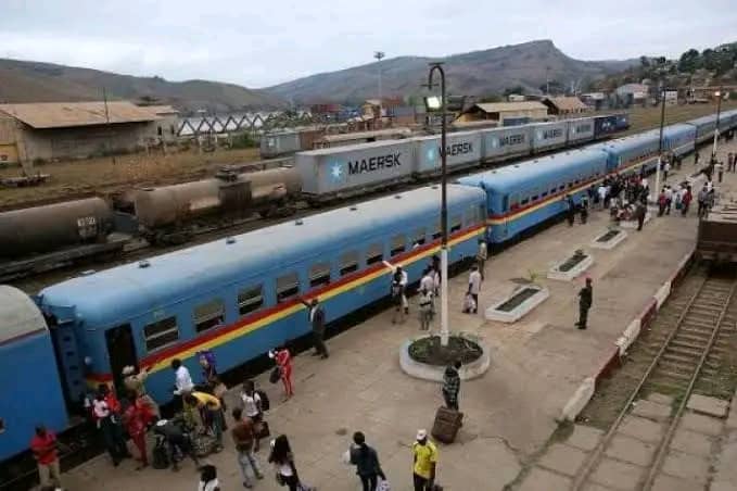 You are currently viewing Kinshasa: Tshisekedi ordonne la démolition des constructions anarchiques sur les emprises ferroviaires de l’ONATRA