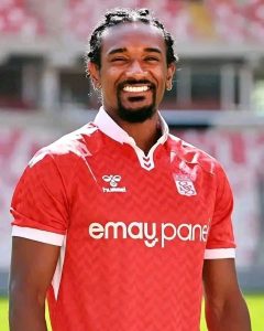 Lire la suite à propos de l’article Football : Libre de tout contrat, Samuel Moutoussamy s’engage avec Sivasspor de la Turquie