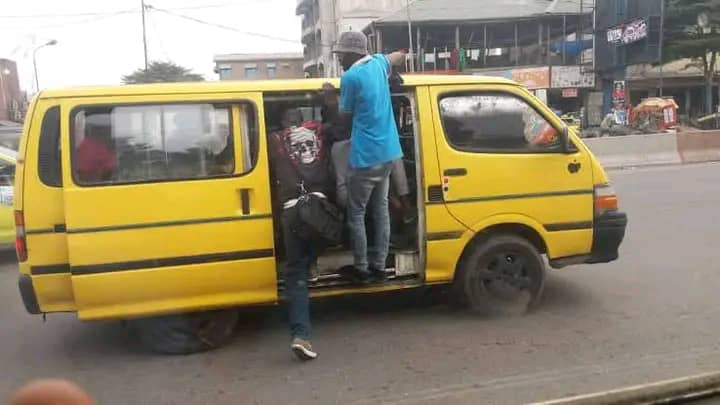 You are currently viewing Kinshasa : le ministre provincial des transports interdit fermement le recours à des pratiques de sectionnement appelées « demi-terrain »