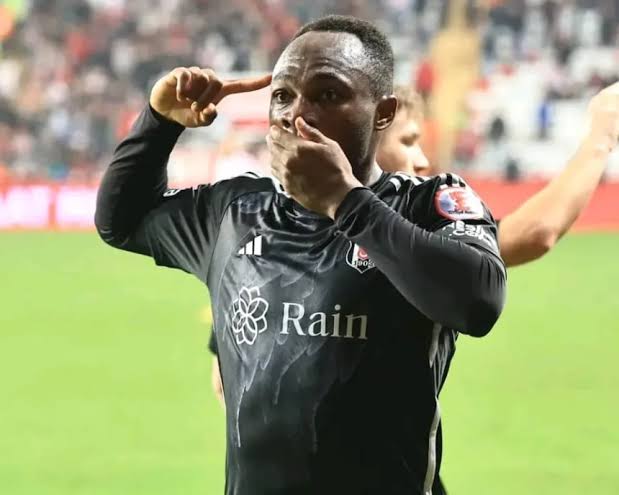 Lire la suite à propos de l’article Football : Jackson Muleka quitte Besiktas pour Al-Okhdood en Arabie Saoudite