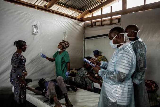 Lire la suite à propos de l’article Santé : la RDC face aux épidémies de choléra et de rougeole, ainsi que la violence généralisée dans l’Est (OMS)