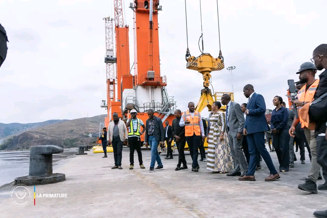 Lire la suite à propos de l’article Rencontre avec le syndicat du port MGT : Judith Suminwa rassure que les solutions sont en cours d’exécution  